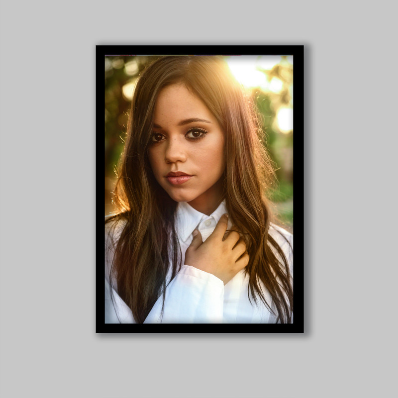 تابلو مدل جنا اورتگا Jenna Ortega کد LA-G10769-2